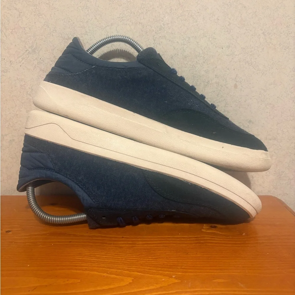 OluKai Puliki Men's Low-Top Sneakers in Navy and White Size 9